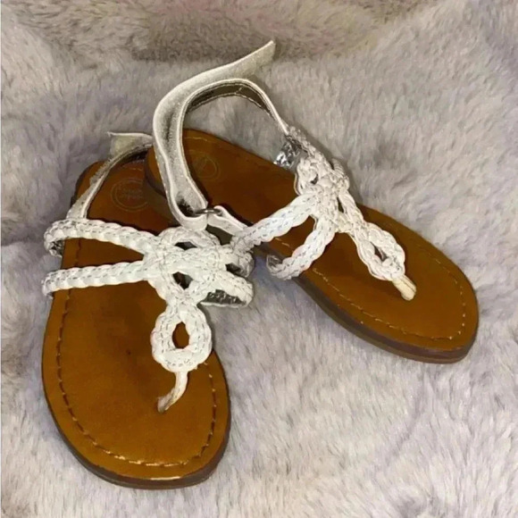 Wonder Nation Sandals - Picture 2 of 3